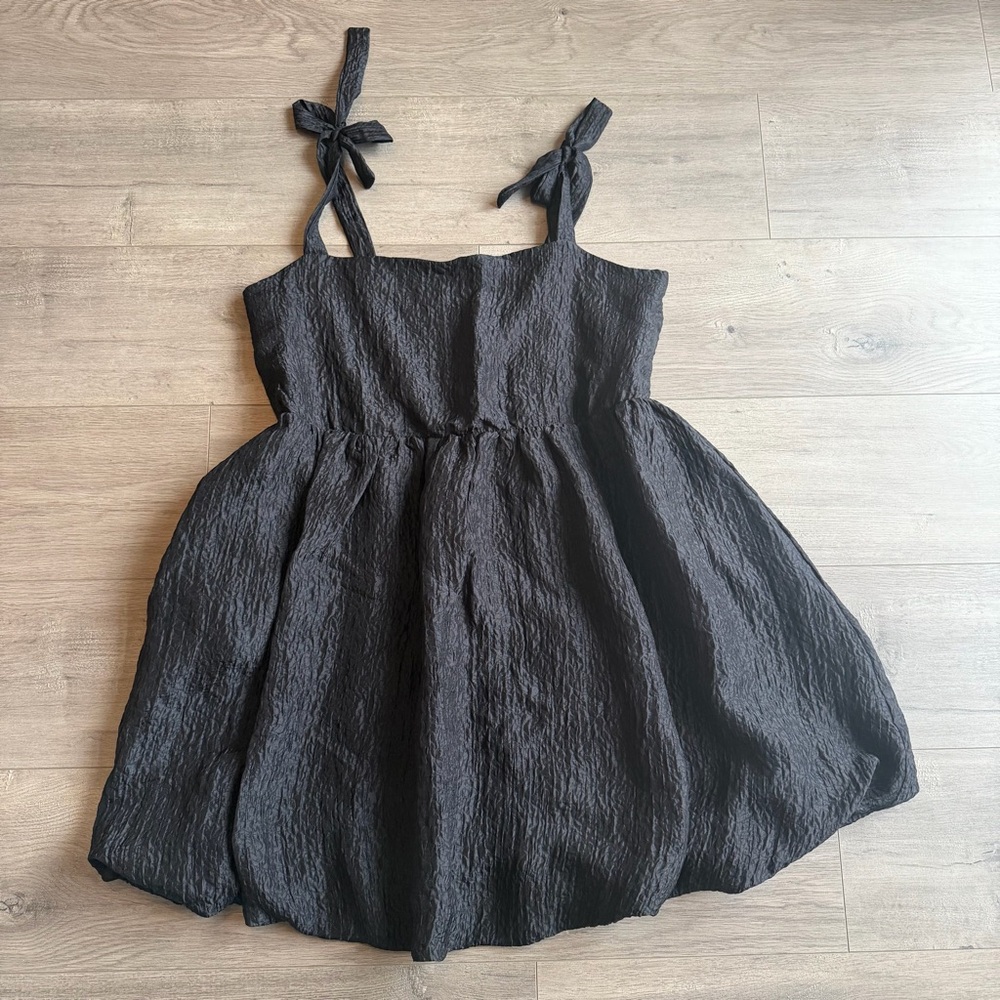 Arula Black Textured Bubble Sleeveless Mini Dress - size A (size 10/12)